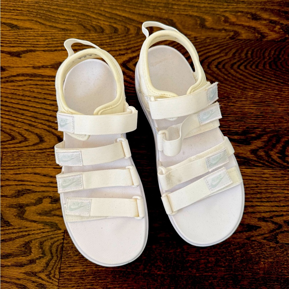 nike icon classic platform • women’s • sandals